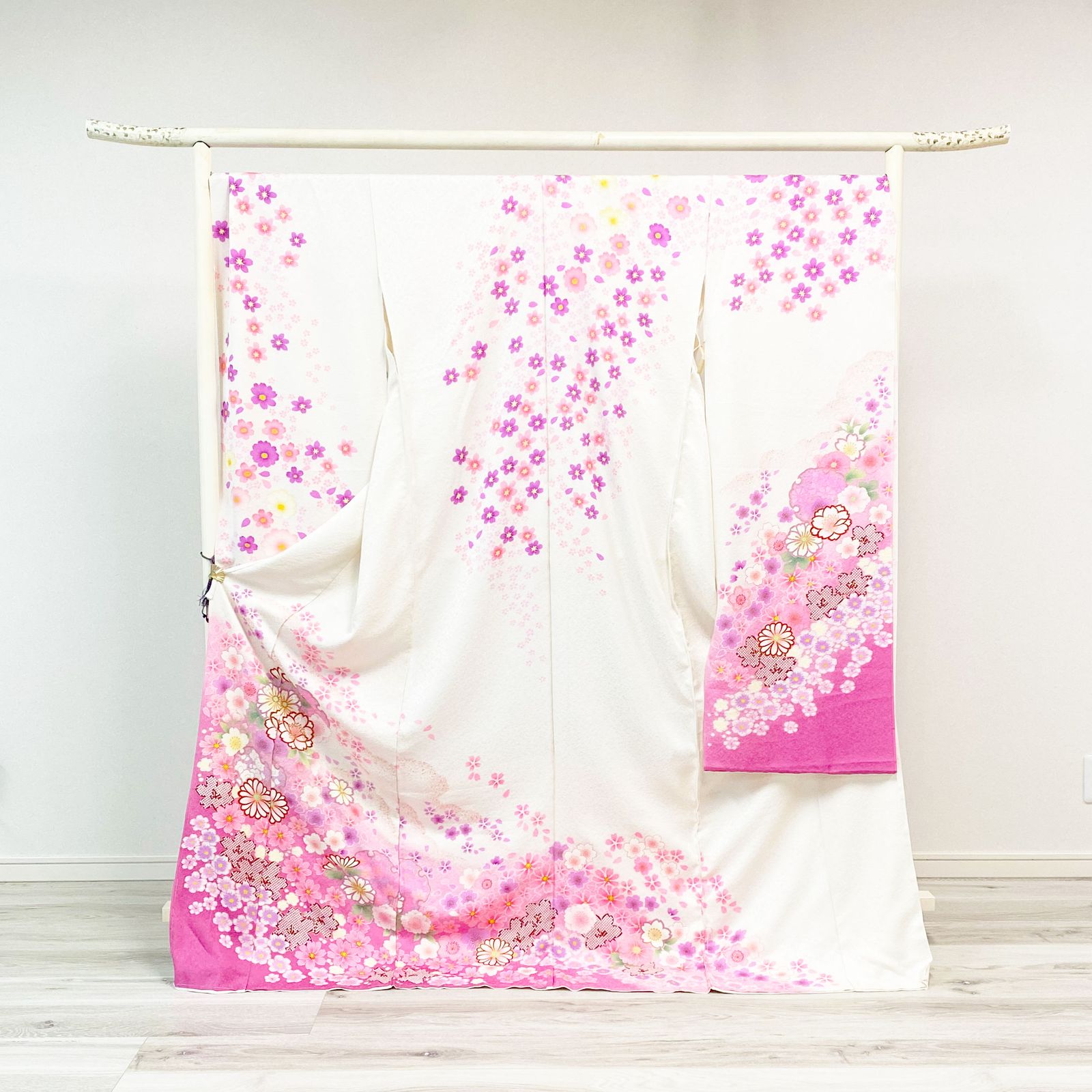楽天市場】振袖 桜や雪輪や紅葉や菊 ピンク / 正絹 仮絵羽 未仕立て 八掛付き 成人式 卒業式 結婚式 和服 着物女子 着物 和装 女性用  レディース 送料無料 : いつも元気なきもの屋さん