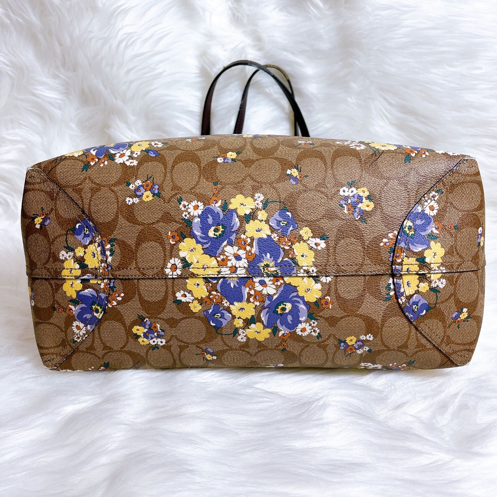 美品　COACH　コーチ　カゴバッグ　トートバッグ　花柄　A4収納◎　肩掛け◎ COACH - 新品同様✨COACH コーチ 近年モデル かごバッグ トート