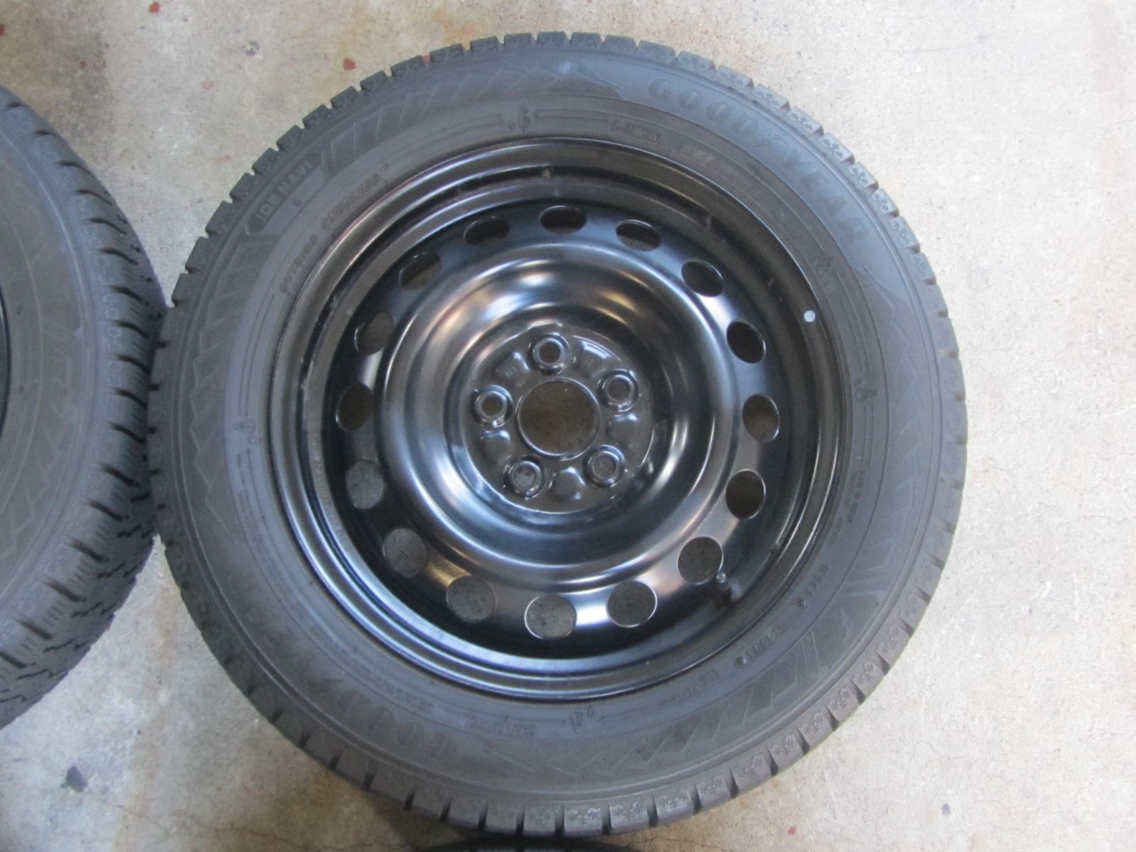 難あり 人気商品 185|60R15 スタッドレス グッドイヤー アイスナビ8 170系シエンタ外し