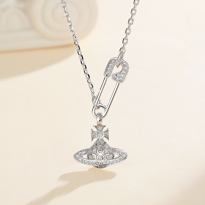 【美品】安全ピンクリップ　ネックレス　ヴィヴィアンウエストウッド シルバー 匿名配送】ヴィヴィアンウエストウッド 安全ピン クリップオーブ