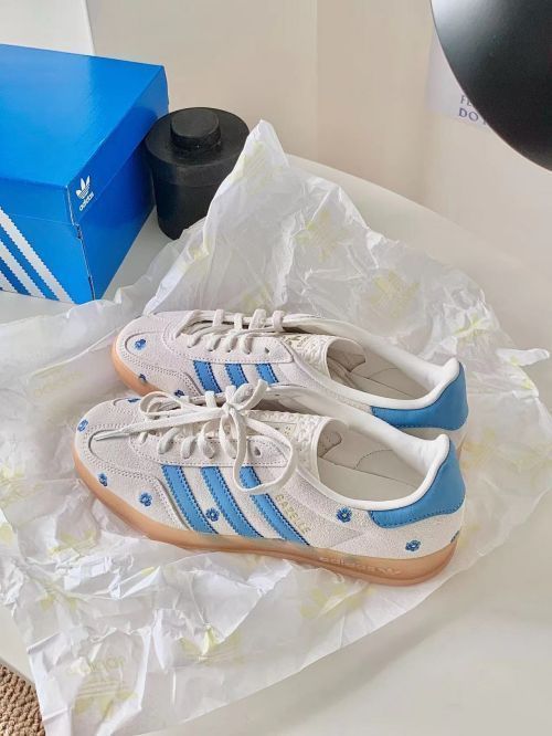 新品 adidas Samba gazelle indoor アディダス サンバ スニーカー ホワイトブルーの小さな花 男女兼用