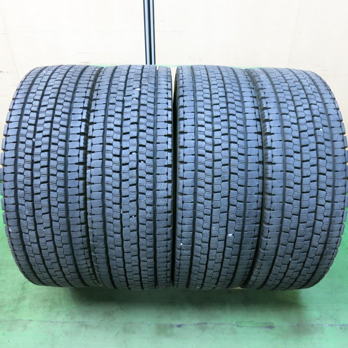 バリ溝 23年 9分 トラック タイヤ 245|70R19.5 136|134J スタッドレス ブリヂストン W999 19.5インチ 5053007SYスタ