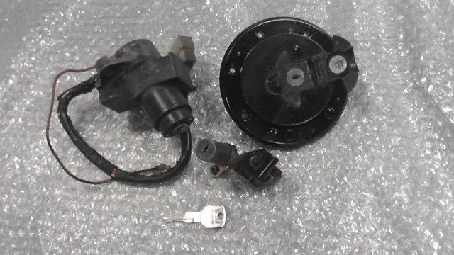 aaa出品 FX400R ZX400D-303xxx の キーセット 割れ:#1756260590 - メルカリ