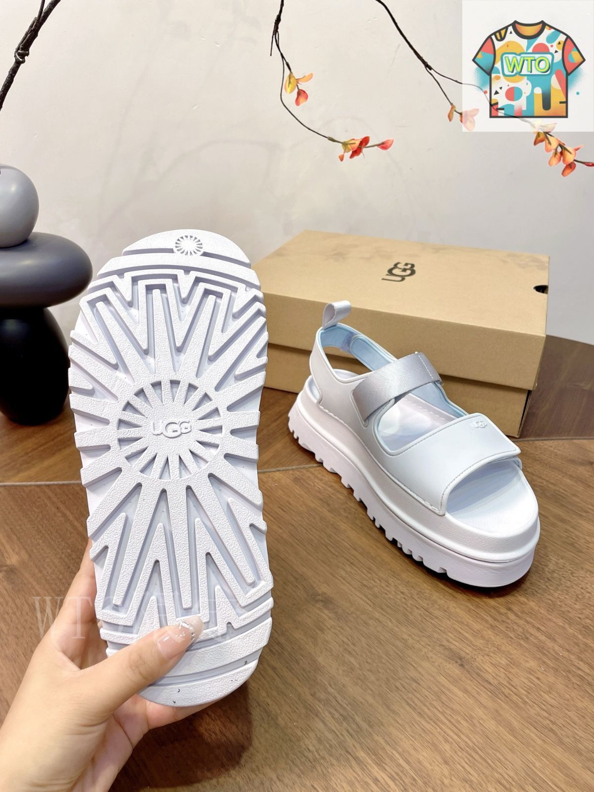 UGG マジックテープ 厚底サンダル04-QV42 - メルカリ