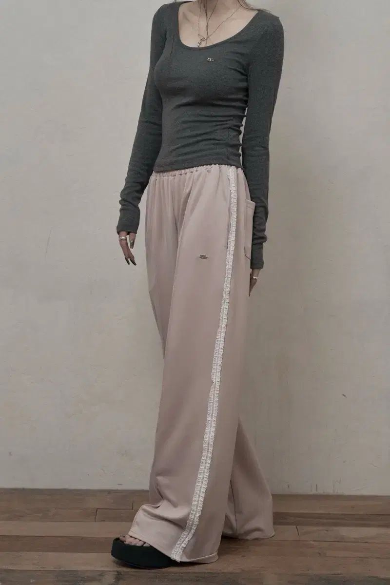 カーキポイント レース トラック パンツ ピンク