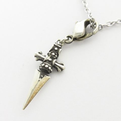 クロロのモチーフネックレス HUNTER×HUNTER 冨樫義博展 puzzle 美品 HUNTER×HUNTER 冨樫義博展 PUZZLE クラピカの律する小指の