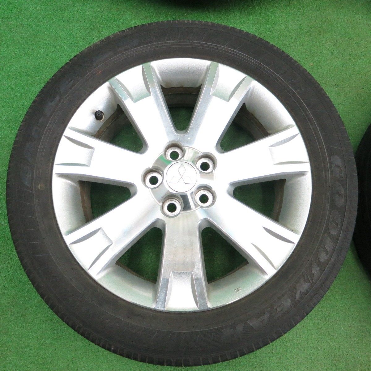 送料無料* キレイ☆三菱 デリカ D:5 純正 225/55R18 グッドイヤー イーグル LS2 18インチ D5 PCD114.3/5H☆4053101ナノ  - メルカリ