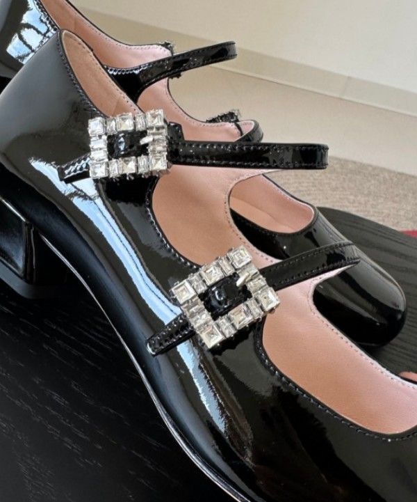 ♢数量限定 完売必至◇ Roger Vivier ◇ ブーケストラスベビー