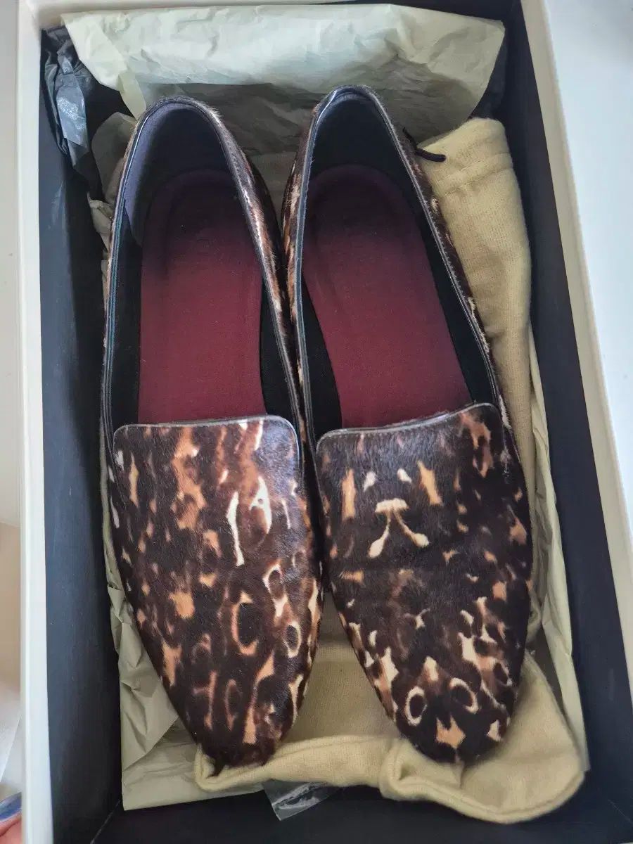 BURBERRY バーバリー ヒョウ柄 レオパード レディース カーフローファー