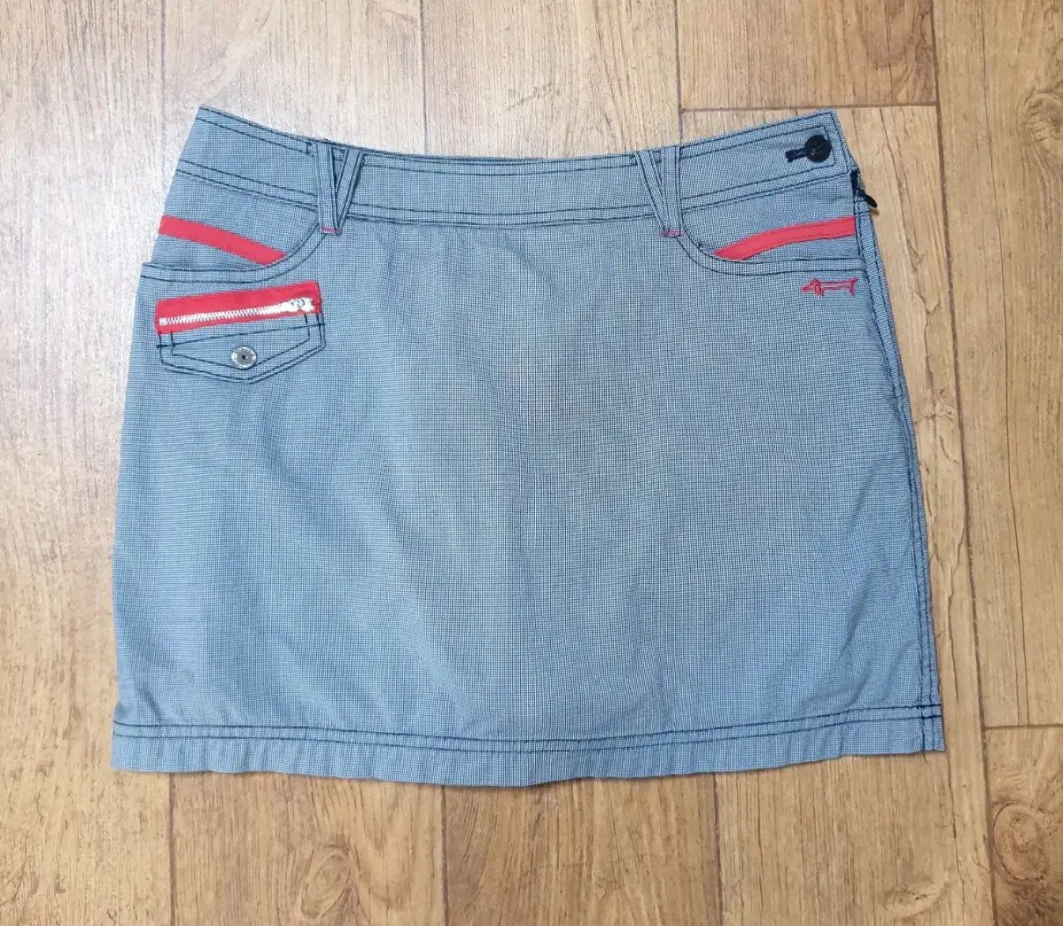 ☆ ルイカステル スカート ☆ LOUIS CASTEL　美品 coco LOUIS CASTEL（ルイカステル) ゴルフ スカート 27 サイズ 中古