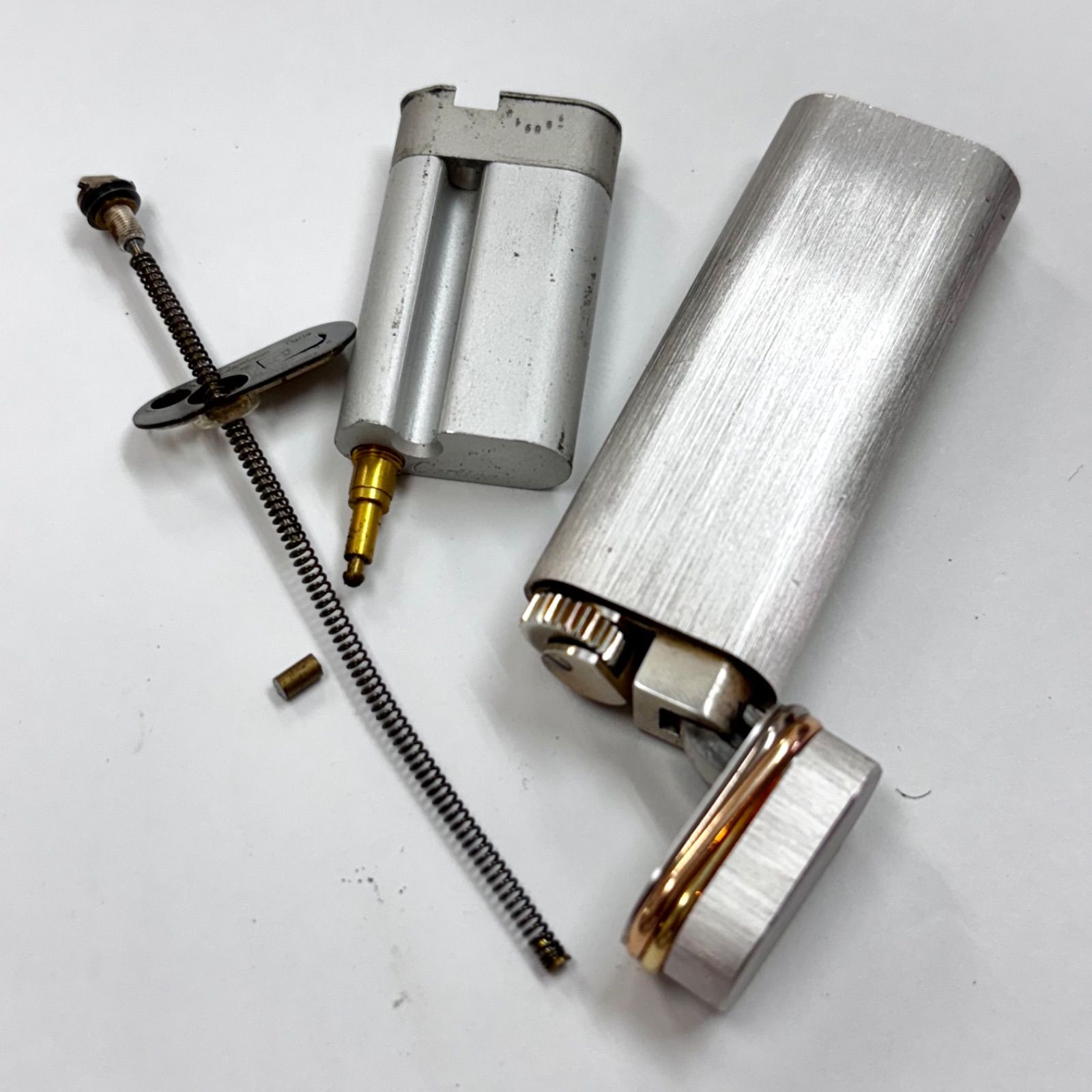 モデル 赤と金色仕上げ