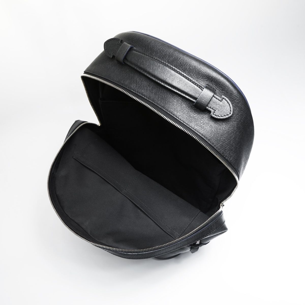 LOUIS VUITTON ルイヴィトン タイガアントンバックパック 黒 LOUIS VUITTON ルイヴィトン タイガ アントン バックパック 黒 Louis