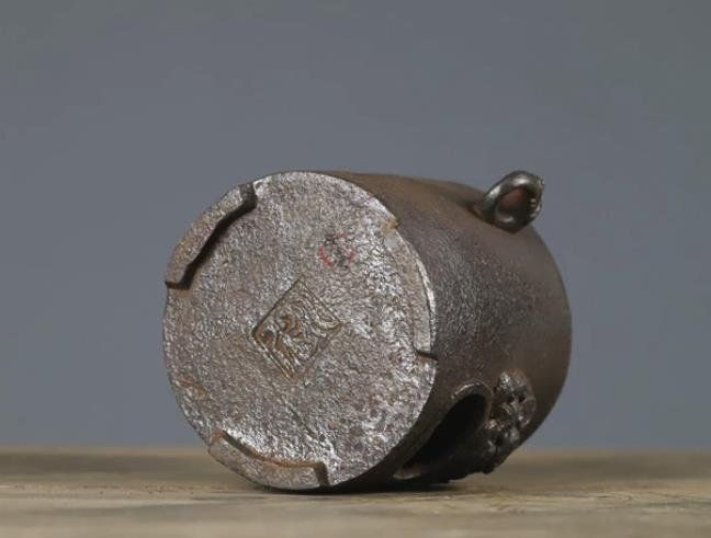 鉄器三足獣頭煮茶釜炭ストーブ 鉄器 獣頭炭ストーブ 茶釜を