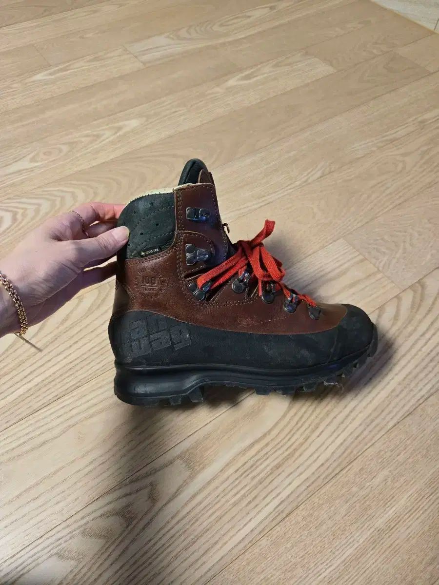 レスカル 登山靴