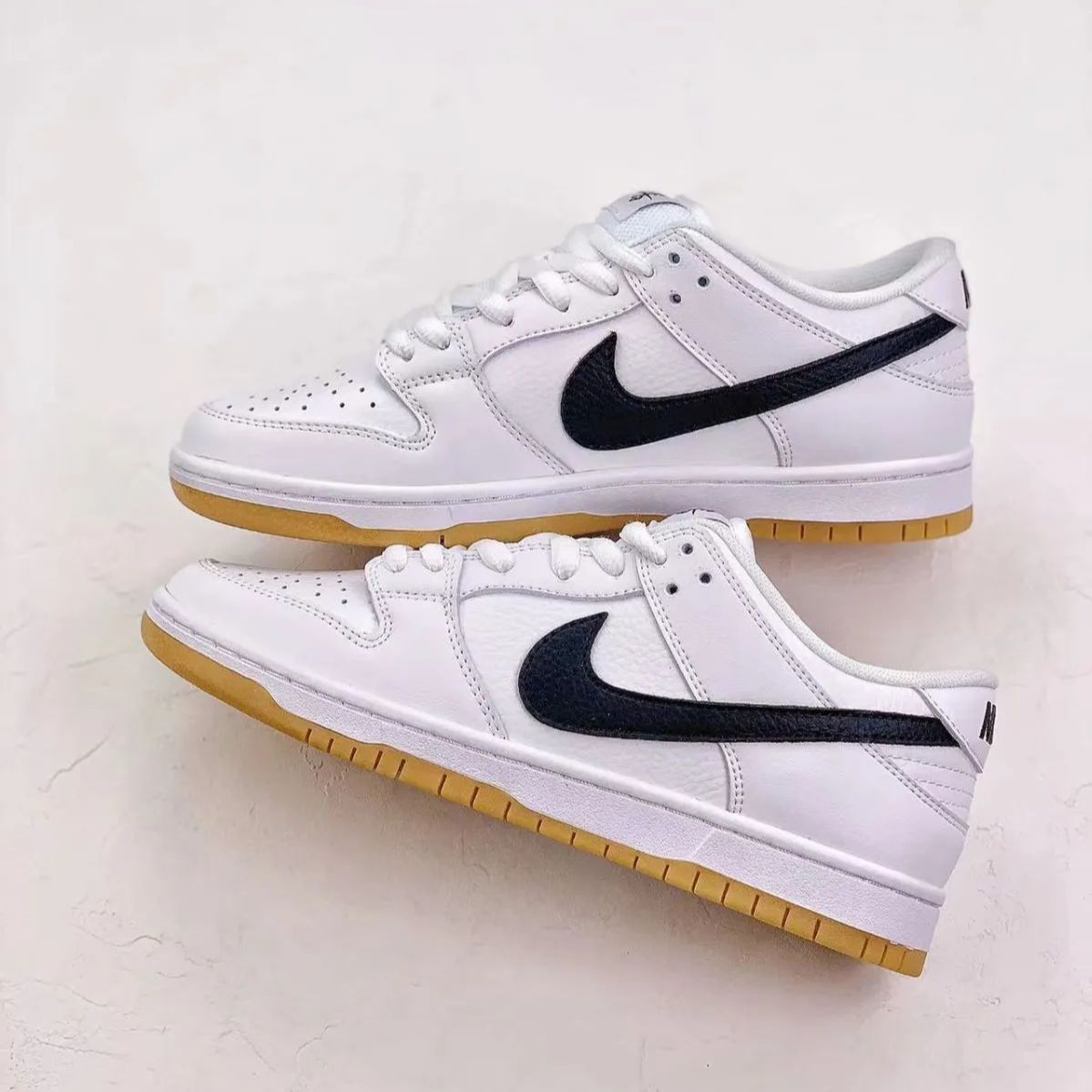 新品未使用 NIKE ナイキ スニーカーNike Sb Dunk Low Pro  箱付 メンズ X-153