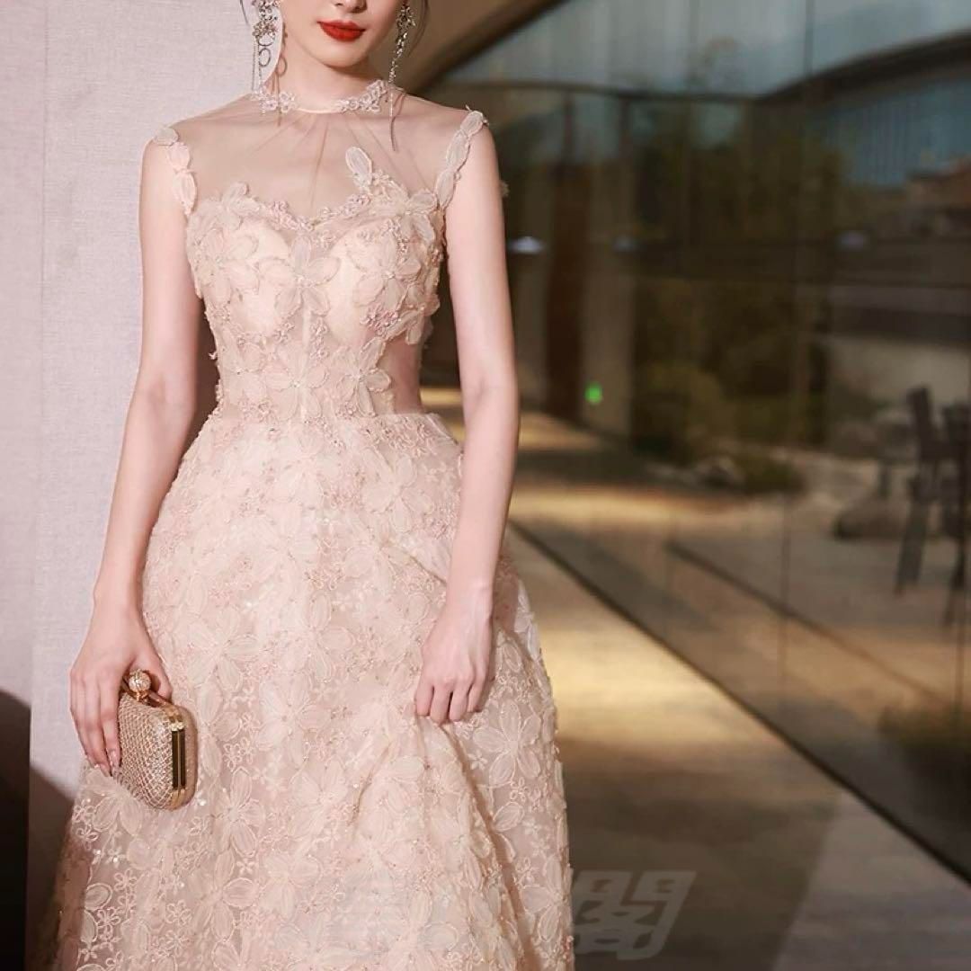 シンプルなイブニングドレス