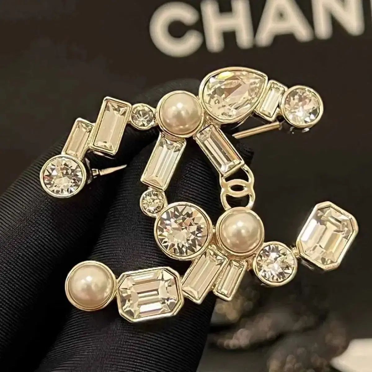 (シャネル)AB9182☆CCロゴ キラキラ ブローチ☆パール CHANEL パール CCロゴ ブローチ