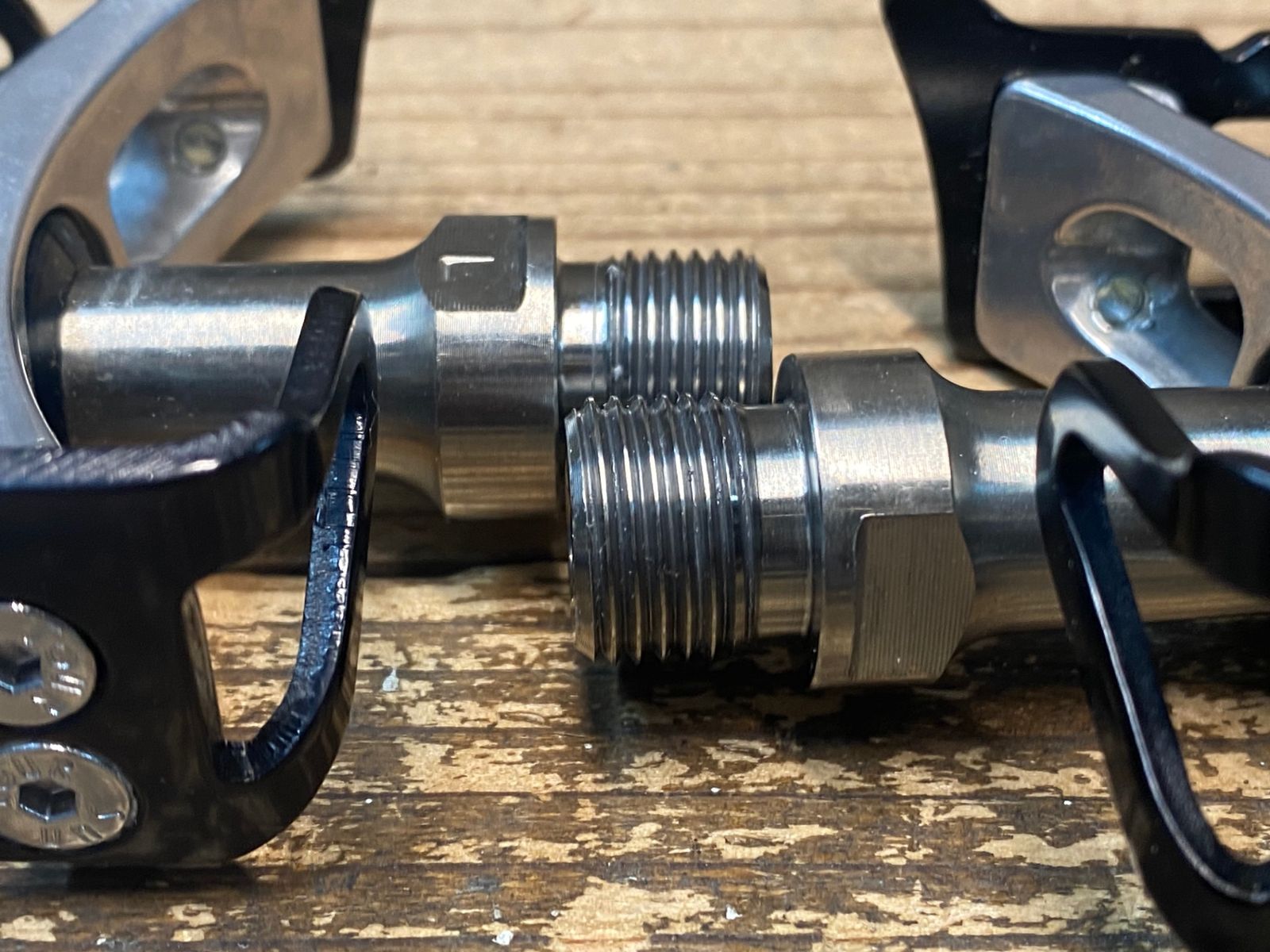 JE103 サンツアー SUNTOUR SUPERBE PRO PL-SB00 フラットペダル ブラック シルバー チタンシャフト