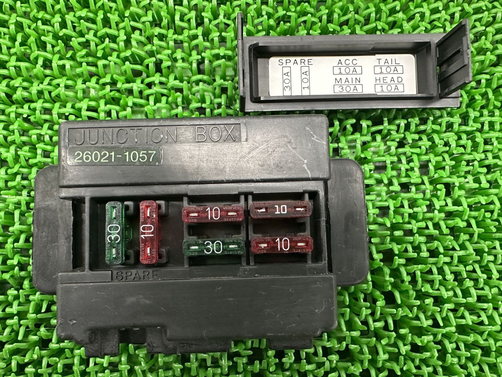 ゼファー400 ヒューズボックス 26021-1057 カワサキ 純正 中古