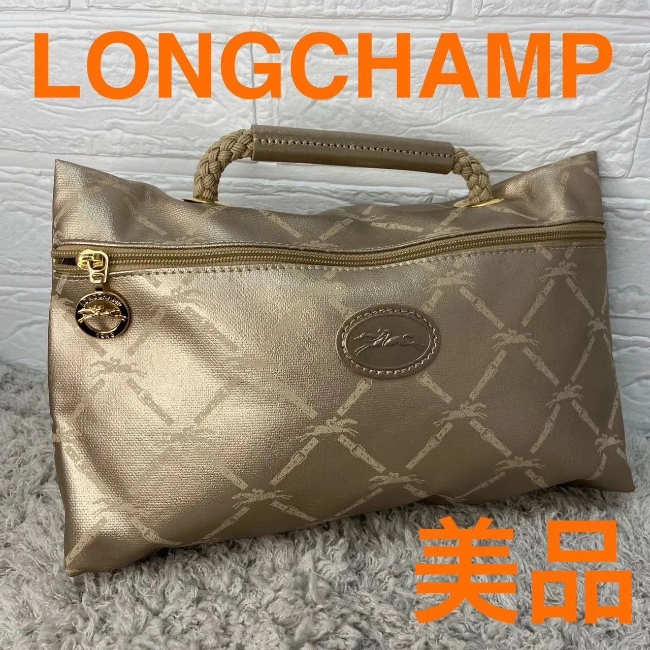 美品❣️LONGCHAMPロンシャンポーチレディースゴールド - メルカリ