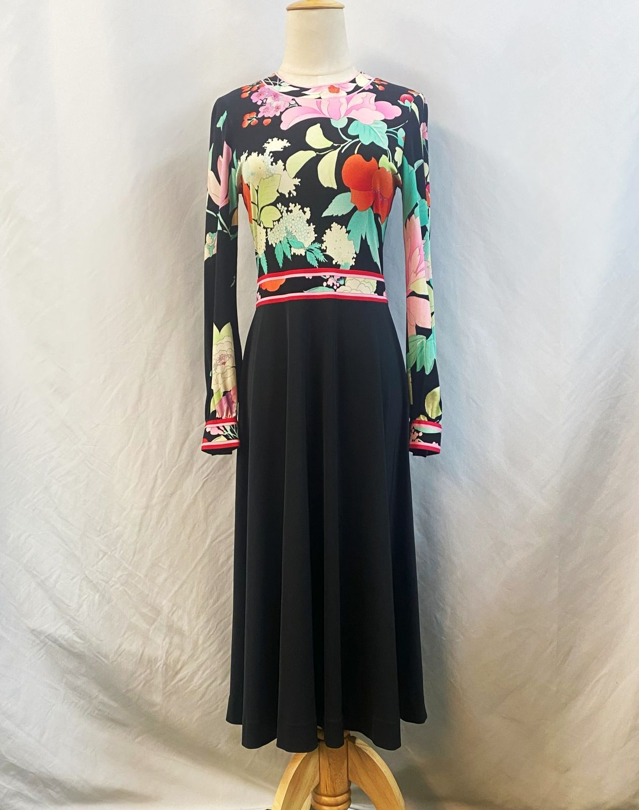 Ｋです❣レオナール花柄ワンピース LEONARD レオナール フラワー 花柄 シルク ワンピース - メルカリ