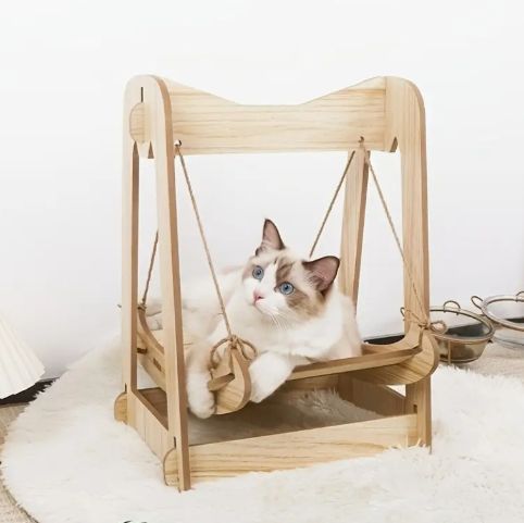 繊細な猫用スイングと爪とぎボード