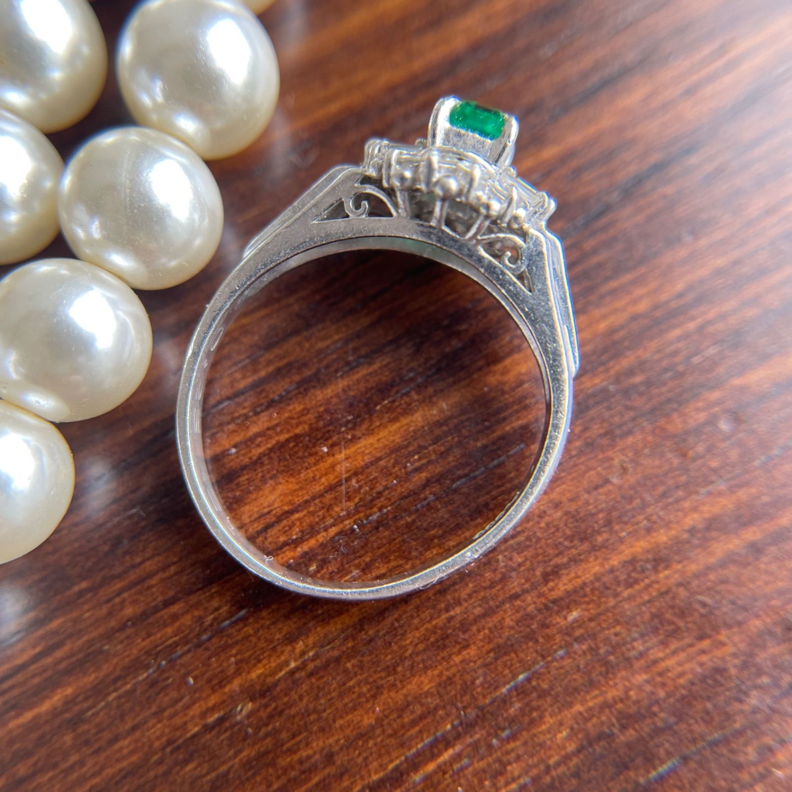 【鑑別】Pt900 天然エメラルド 取り巻きダイヤ プラチナ 7号 3.5g 鑑別】Pt900 天然エメラルド 取り巻きダイヤ プラチナ 7号 3.5g B5101