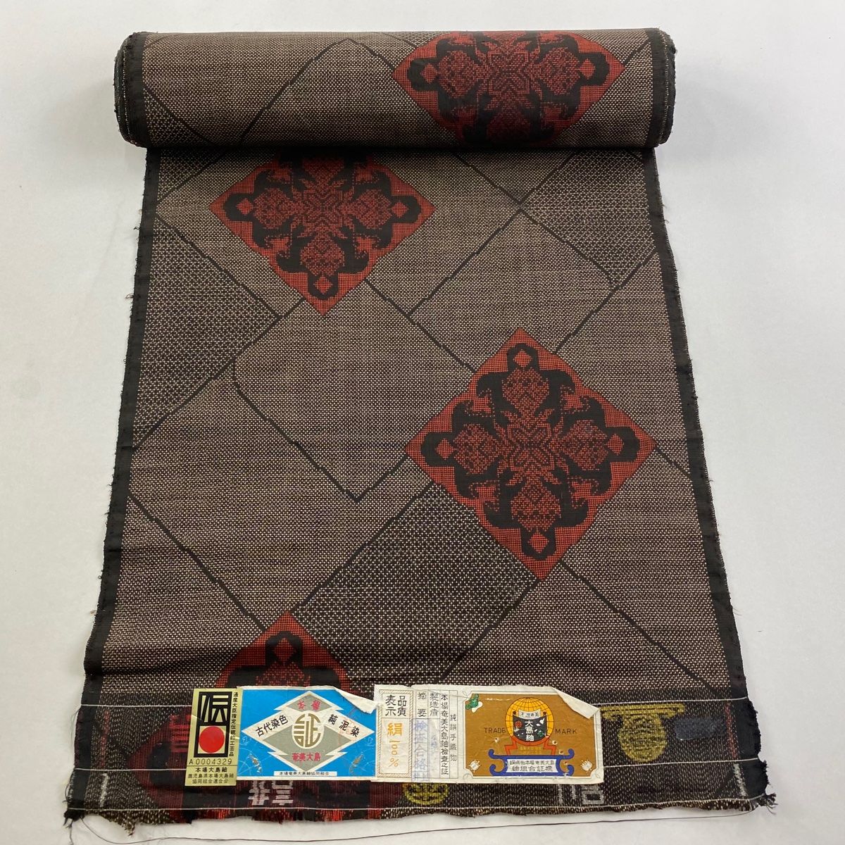 反物 秀品 大島紬 証紙 菱 華文 焦茶色 正絹