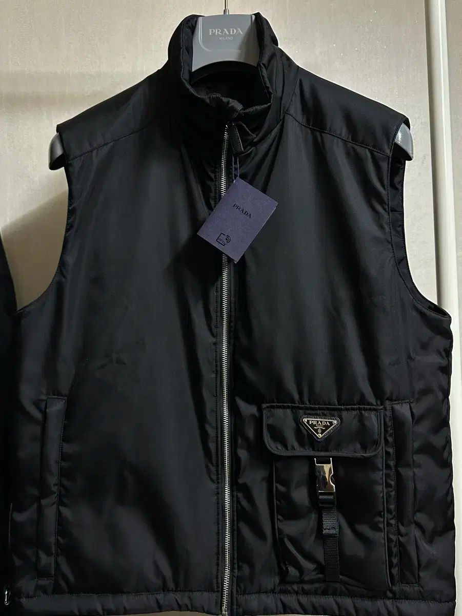 PRADA ブラック ベスト 複数ポケット新品未使用