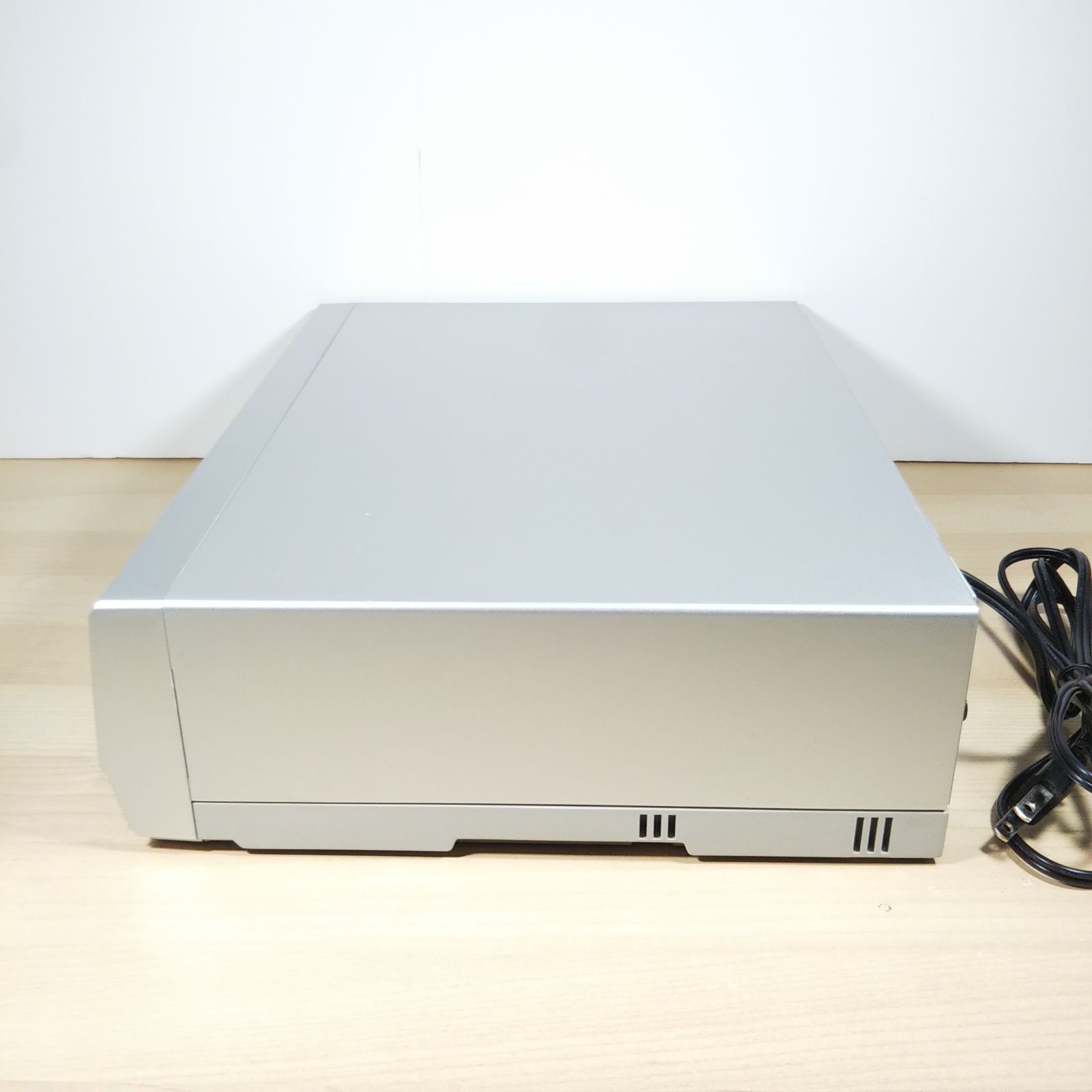 AIWA VHSビデオテープレコーダー HV-FR100 2002年製 中古品 AIWA VHSビデオテープレコーダー HV-FR100 2002年製 中古品