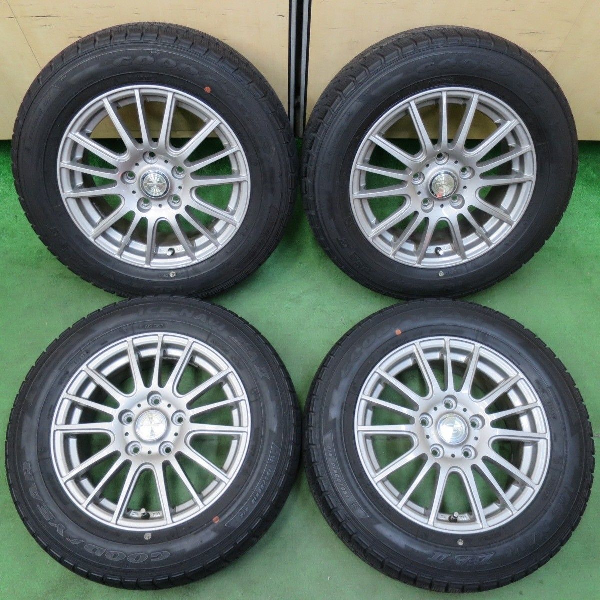 バリ溝！8.5分☆スタッドレス 195/65R15 グッドイヤー アイスナビ ZEA2 