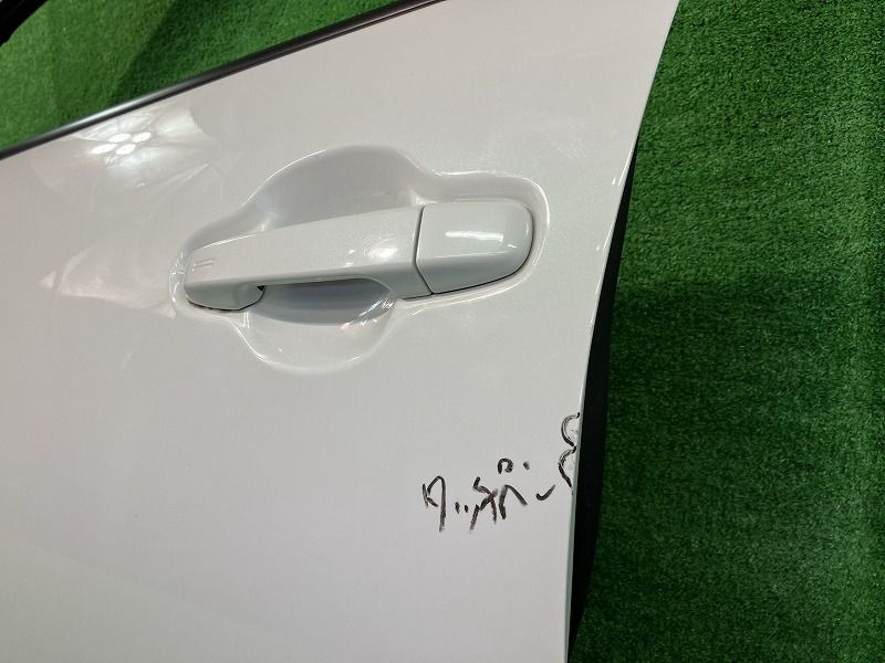 車 アクア NHP10 左フロントドア G アサヒ M2H3U 67002-52540 082