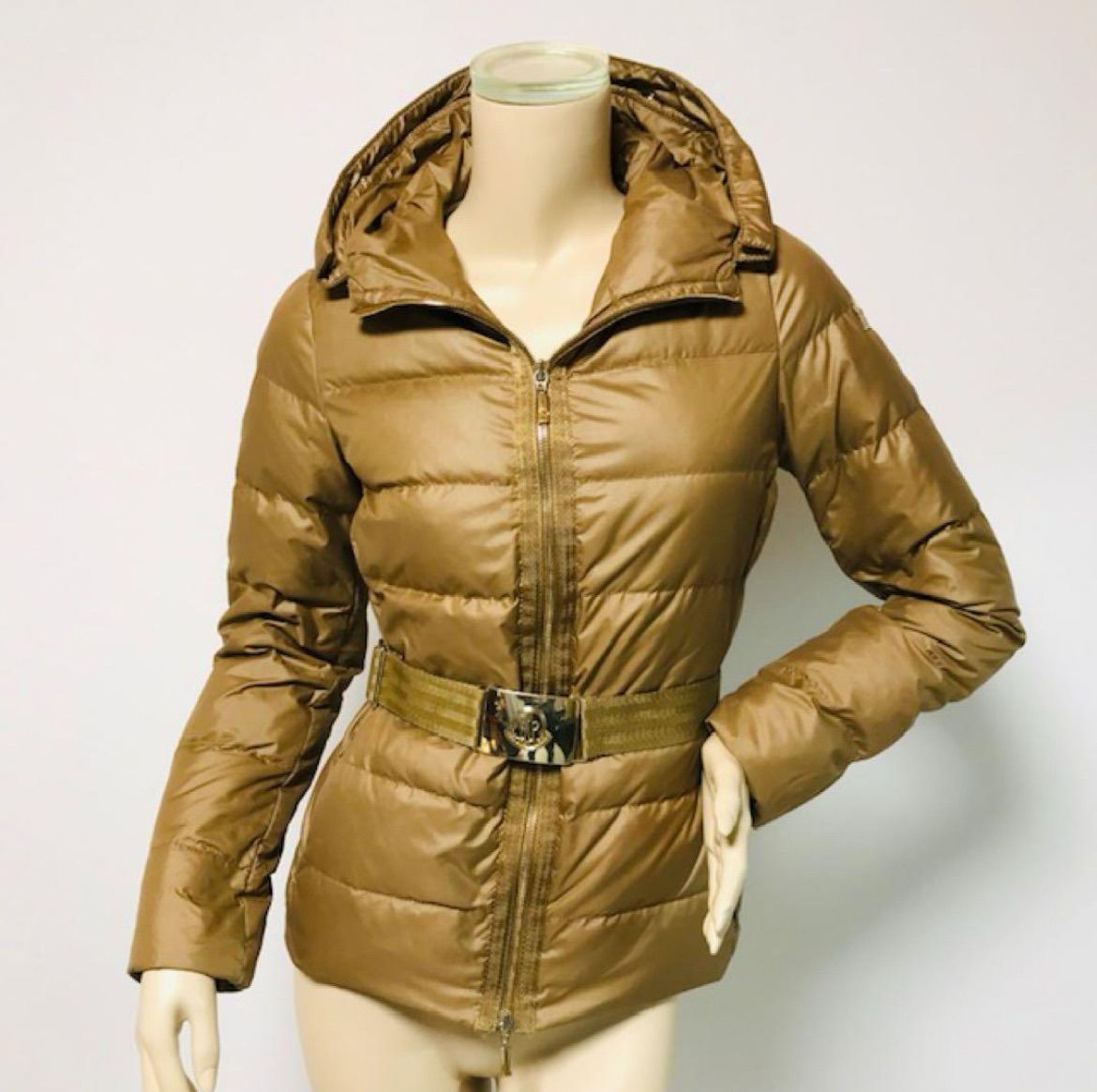 正規品☆モンクレール ベルト　ダウンジャゲット　レディース　アクセンチュア　00 MONCLER☆モンクレール ANGERS レディース メタルブランド