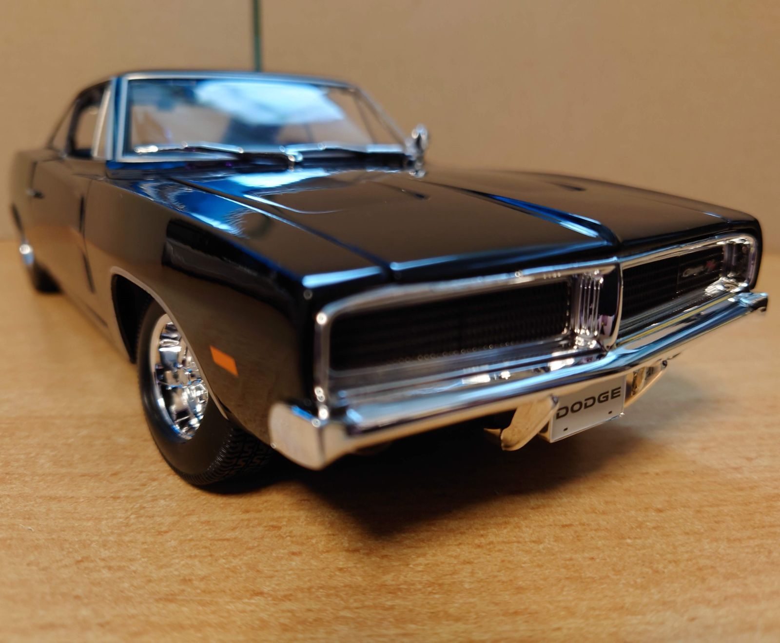1/18 ダッジチャージャーR/T Dodge Charger R/T 1969 高価値 Dodge 1969 1/18 Charger (Black Metallic RT Charger R