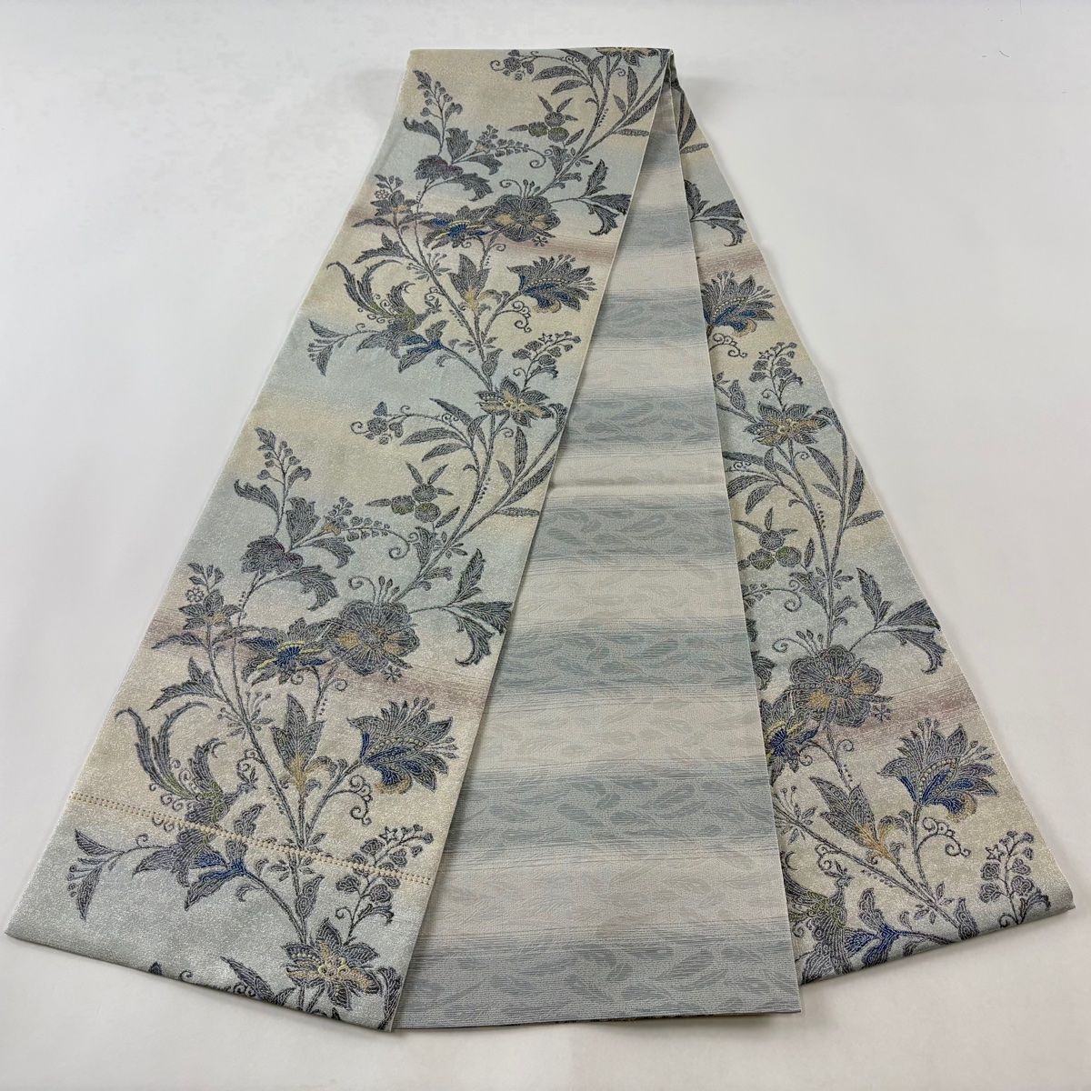 袋帯 美品 名品 やまと 草花 銀糸 箔 灰色 全通 正絹 【中古