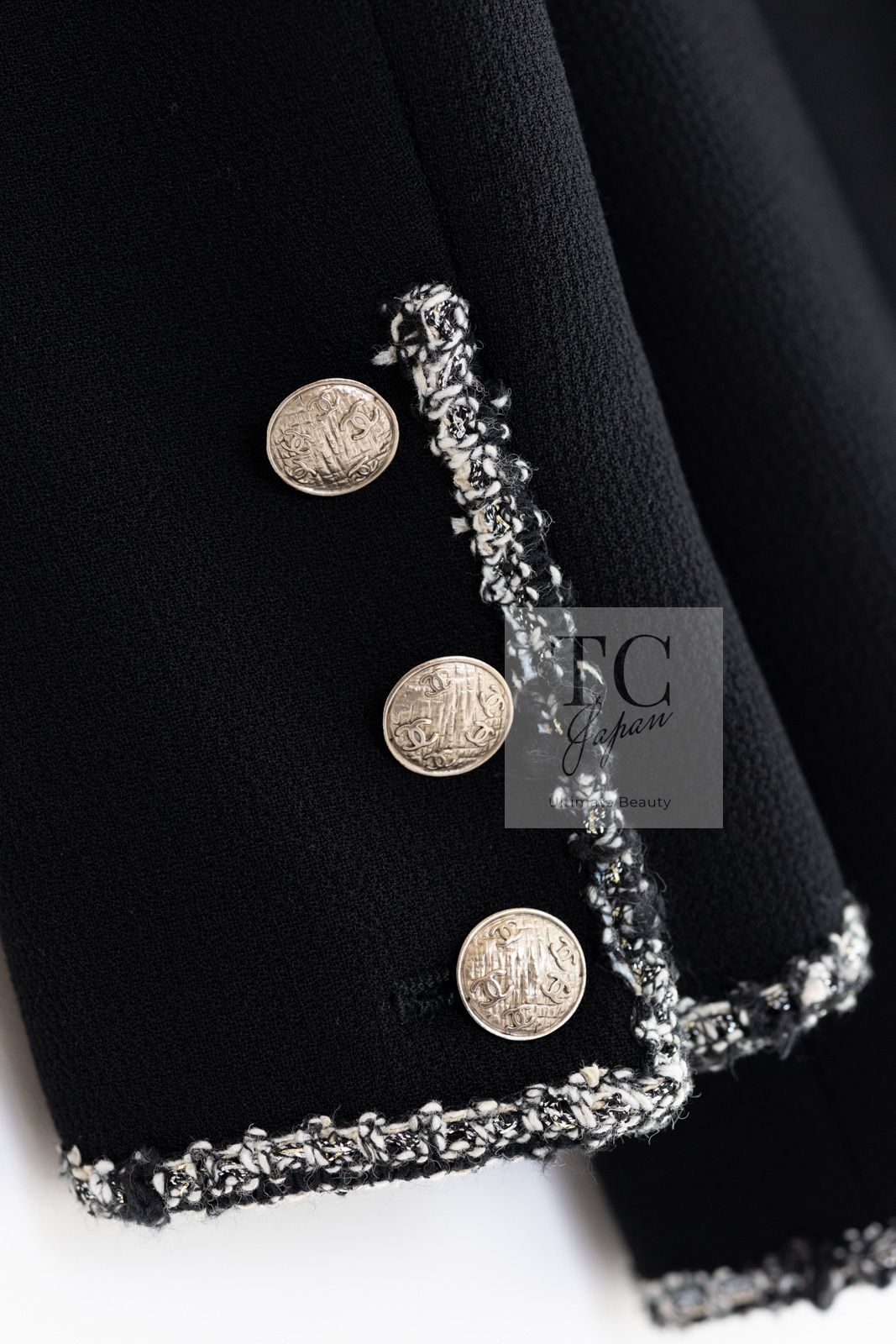 シャネル ジャケット CHANEL ブラック CC ロゴ エンブレム 幻の