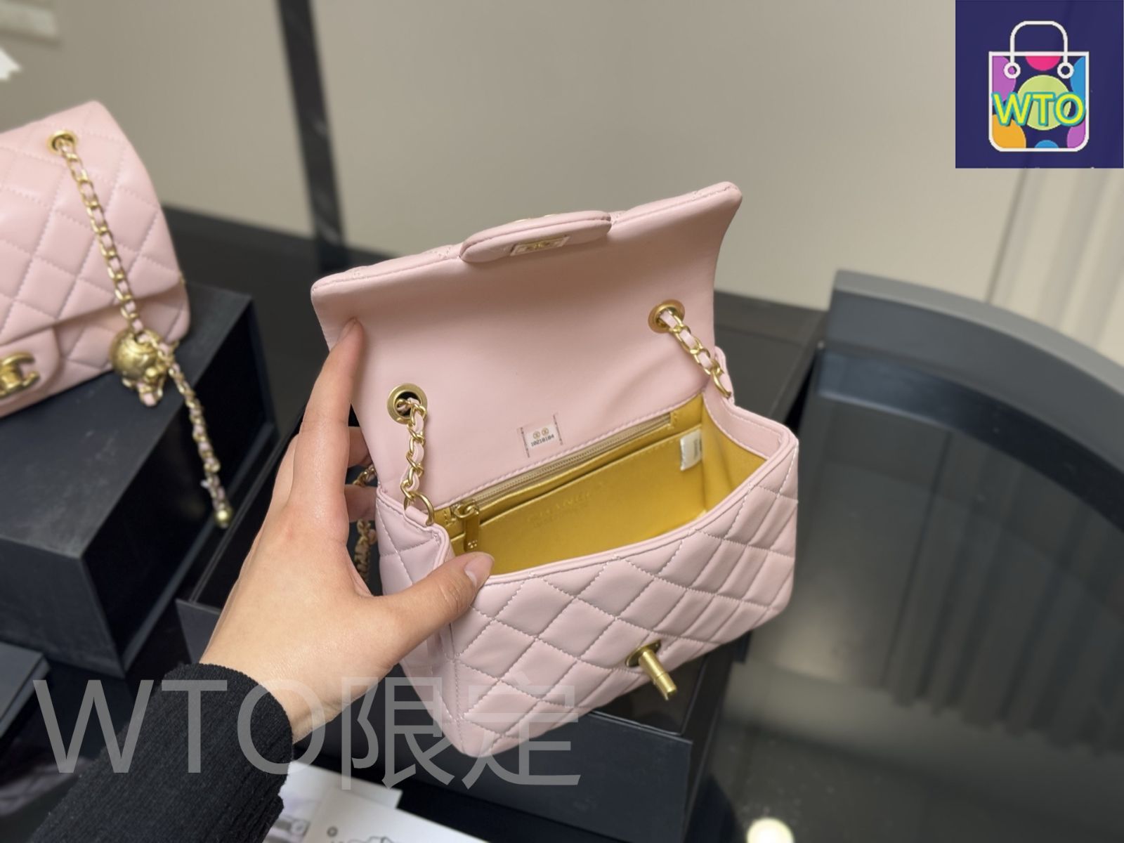 【メタルハンドルがcool♡】CHANEL ヴァニティバッグ メタルトップハンドル♪ CHANEL ヴァニティバッグ (CHANEL