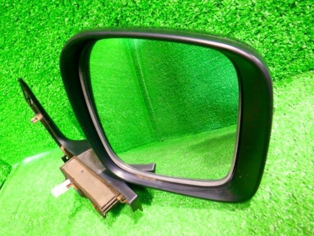 右ドアミラー