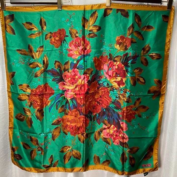 LIBERTY リバティ 花モチーフ シルクスカーフ