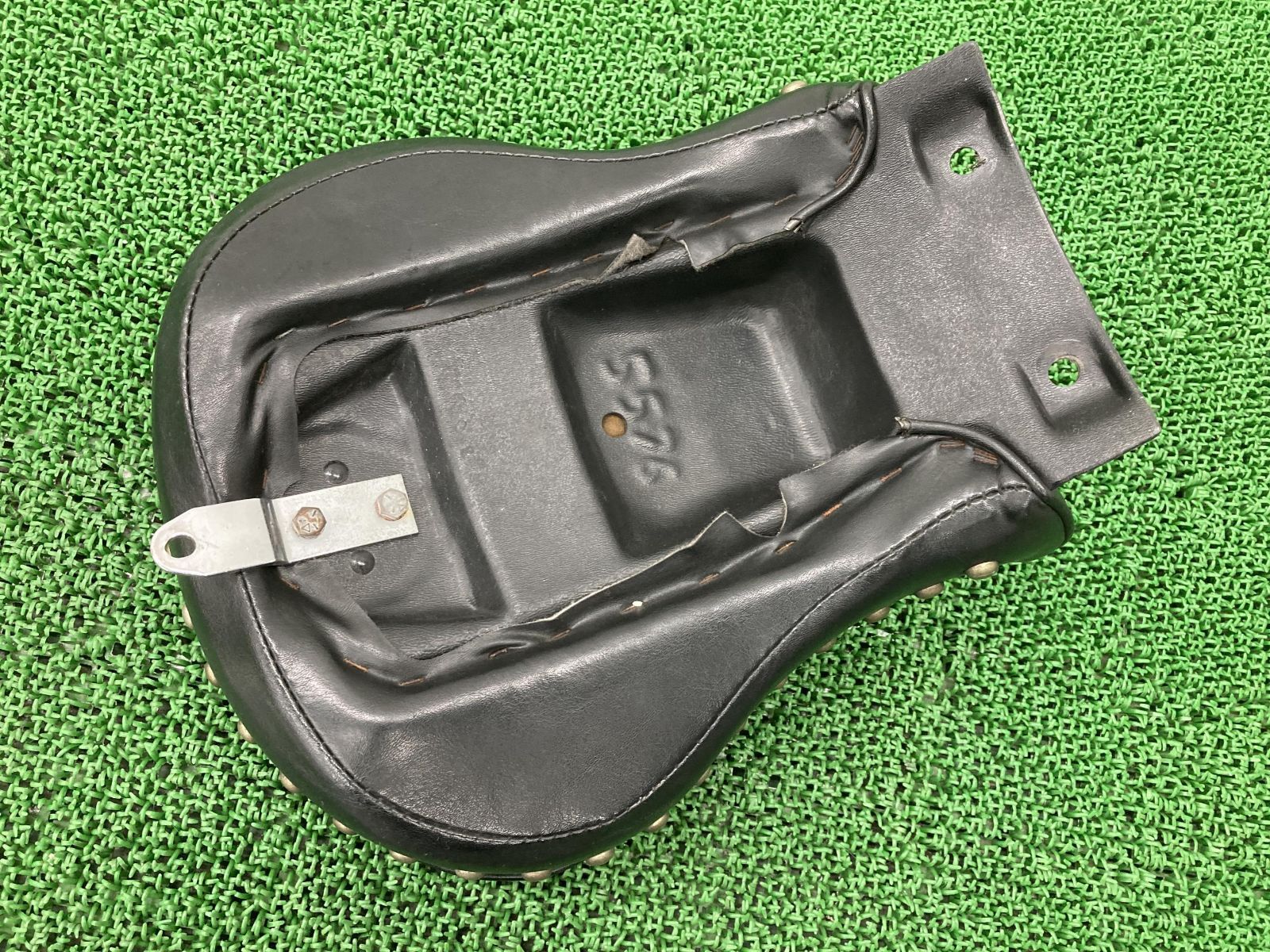 FLSTC1340 タンデムシート ハーレー 純正 中古 バイク 部品 ピリオン