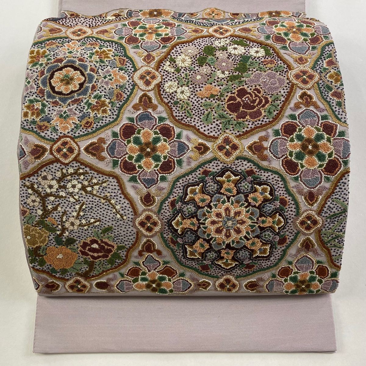 袋帯 華文 草花 金糸 相良刺繍 灰紫 お太鼓柄 正絹