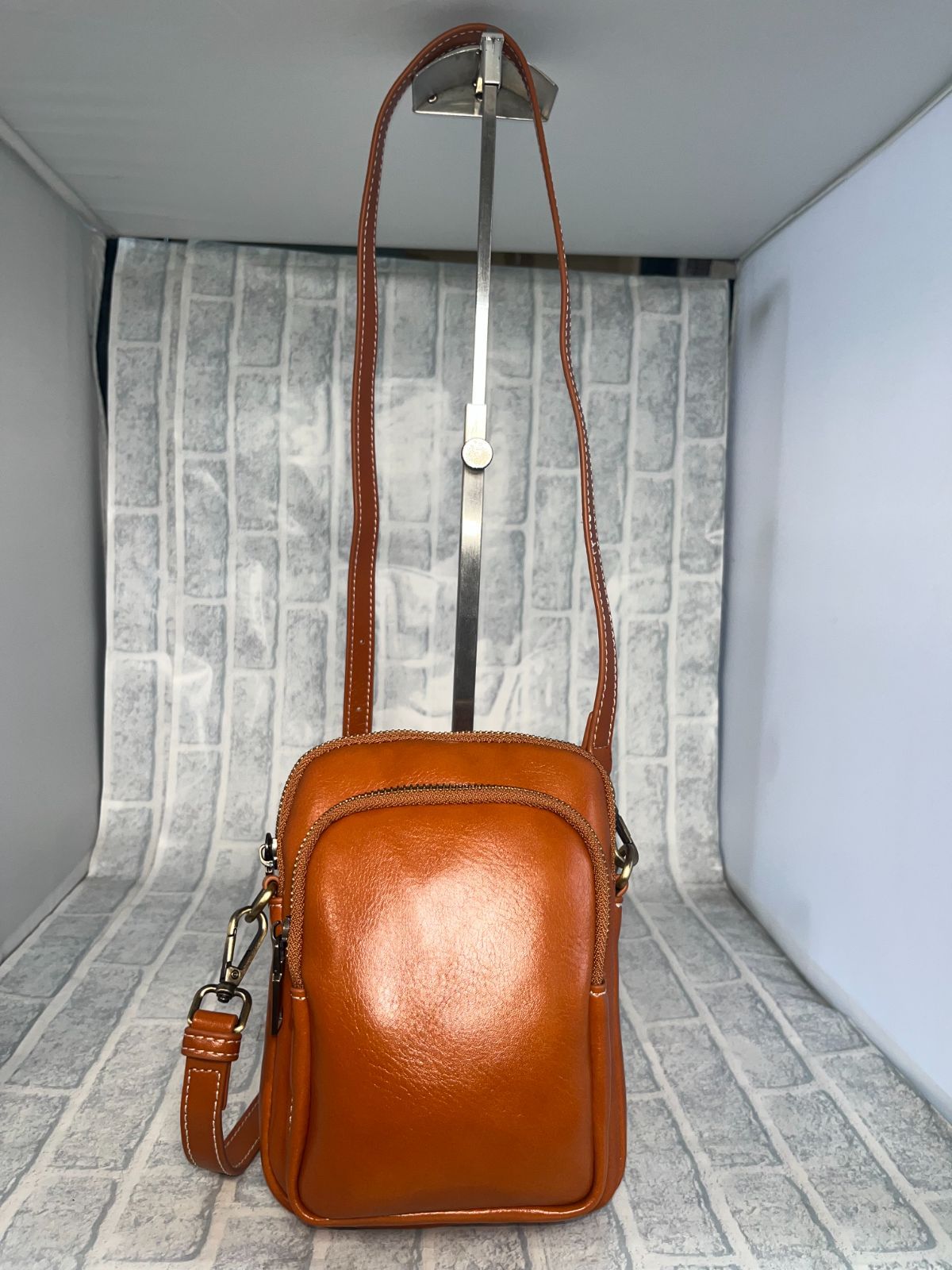 Rebecca ショルダーポシェット Wファスナー型 牛本革 トップグレードレザー ツヤありスムース レザー レディース メンズ LR-9241ブラウン 牛革 本革 レザー ポシェット ショルダーバッグ スマホポシェット ユニセックス 男女兼用