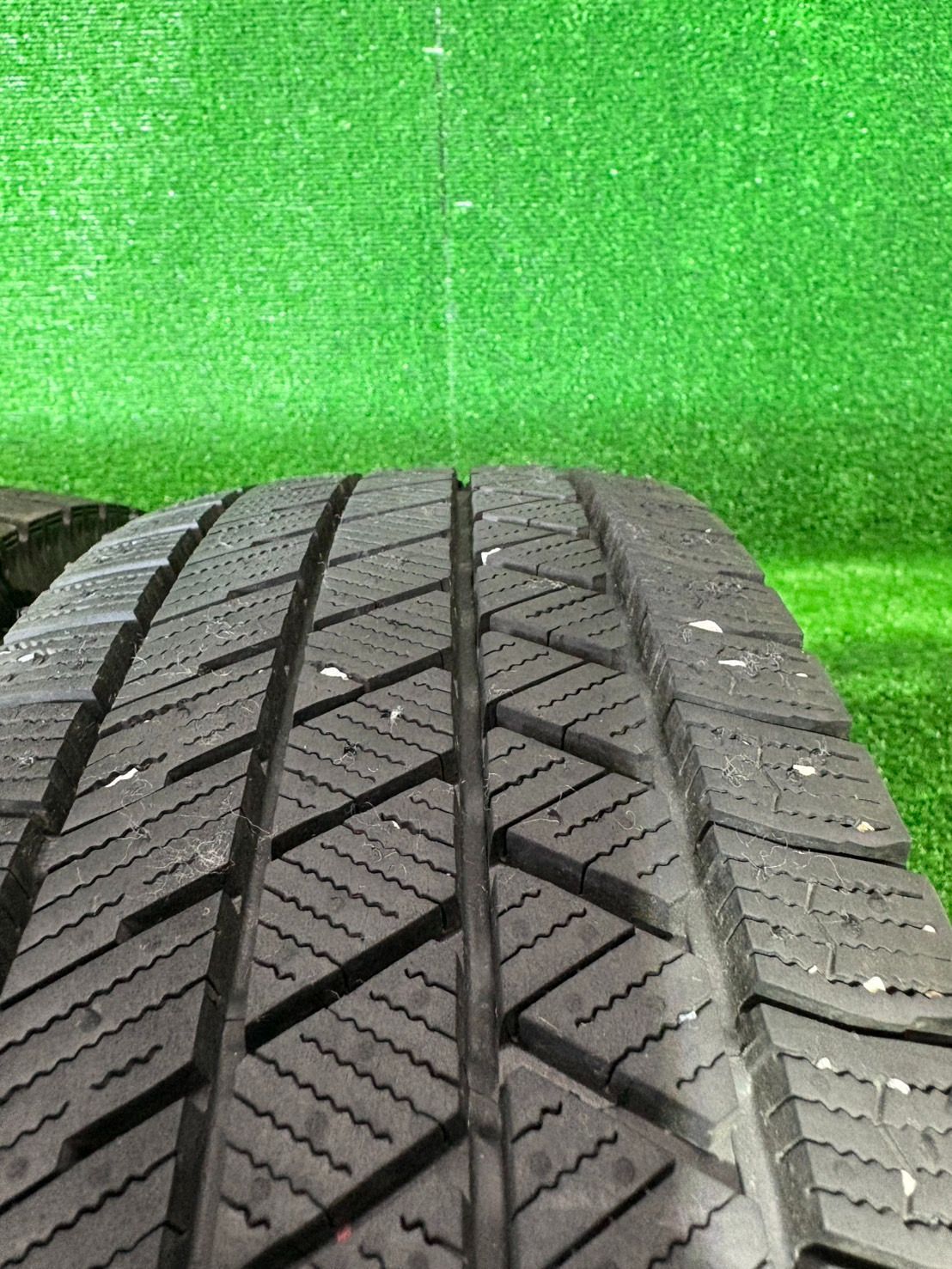 今日のコーデ BRIDGESTONE BLIZZAK VRX3 175 70R14 84Q スタッドレスタイヤ 4本セット 残溝約8.5mm 送料無料で格安。