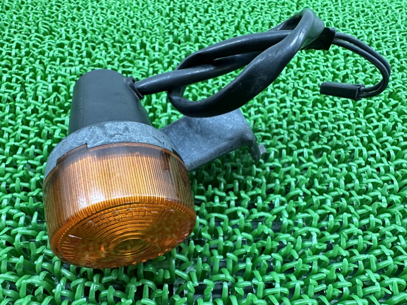 ジェベル250XC フロントウインカー 右 35600-10 スズキ 純正  バイク 部品 SJ45A ステー付 ノーマルウィンカー 割れ欠け無し 品薄