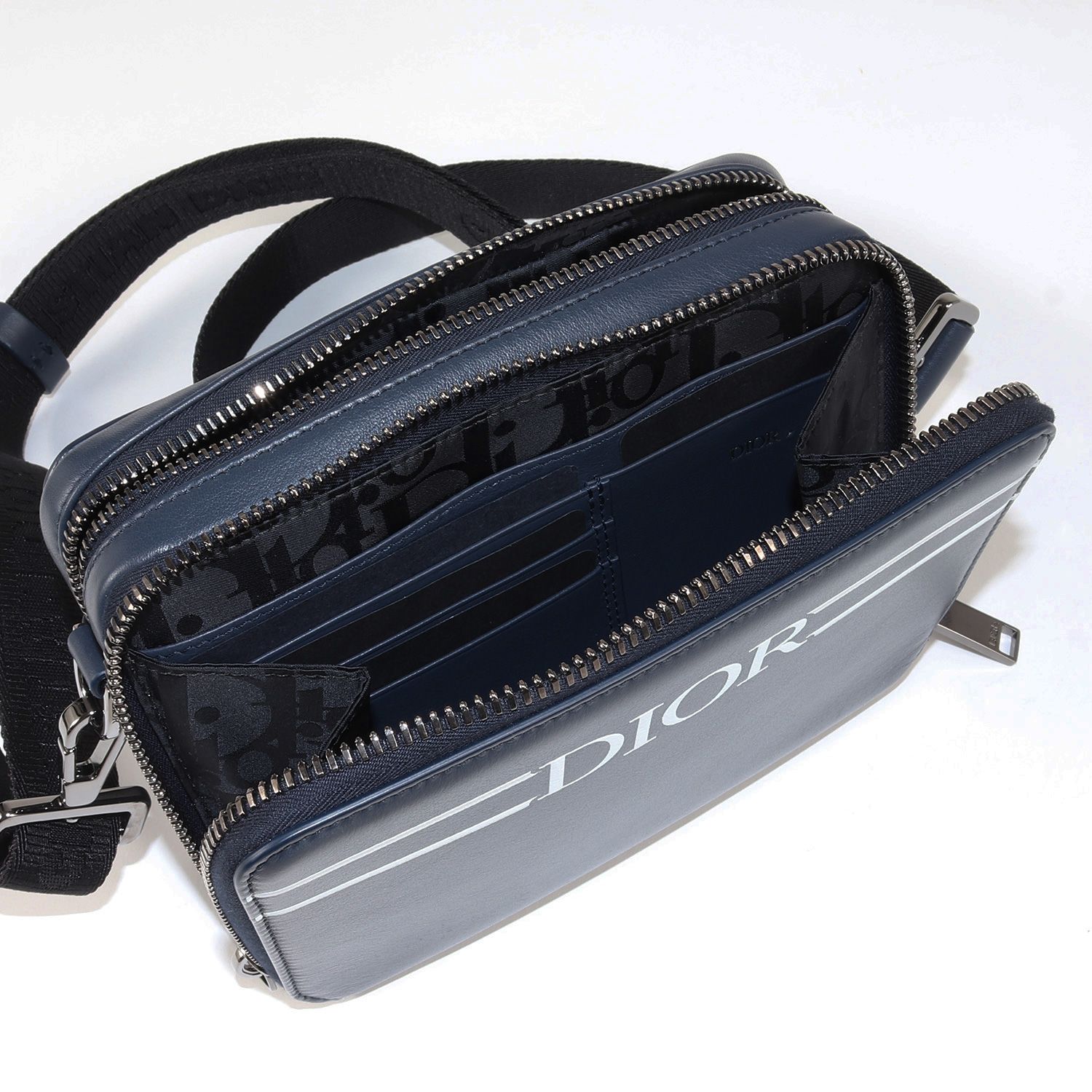 Dior シルバー キルティングショルダーバッグ チェーンウォレット Dior シルバー キルティングショルダーバッグ チェーン