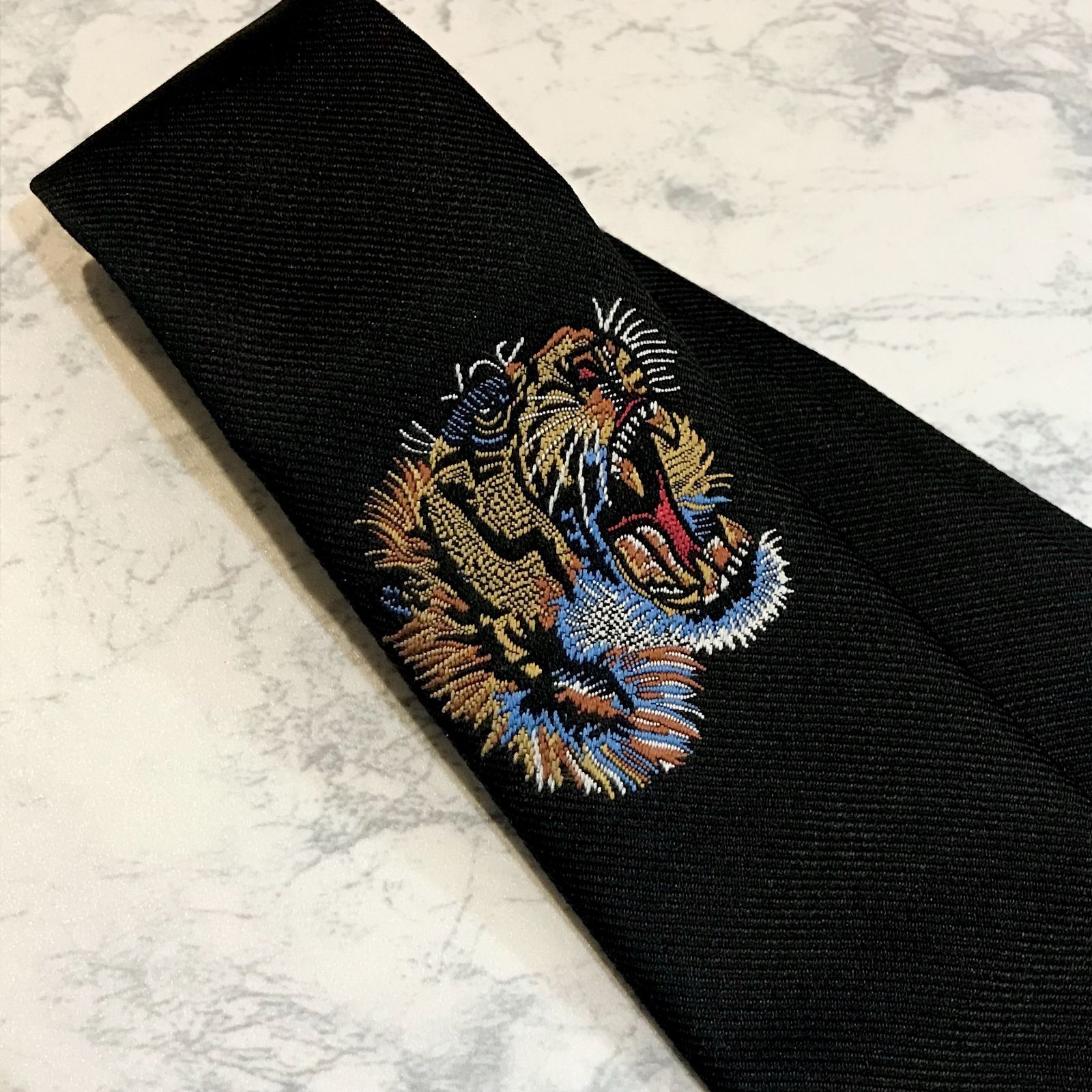 グッチ タイガー刺繍ネクタイ☆BTS着用 GUCCI シルク製 日本完売