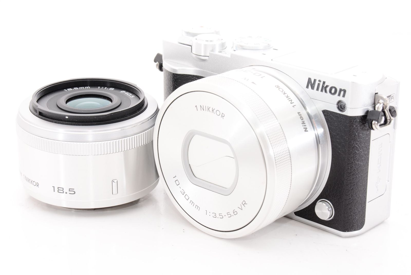 好評受付中 Nikon ミラーレス一眼 Nikon1 J5 ダブルレンズキット