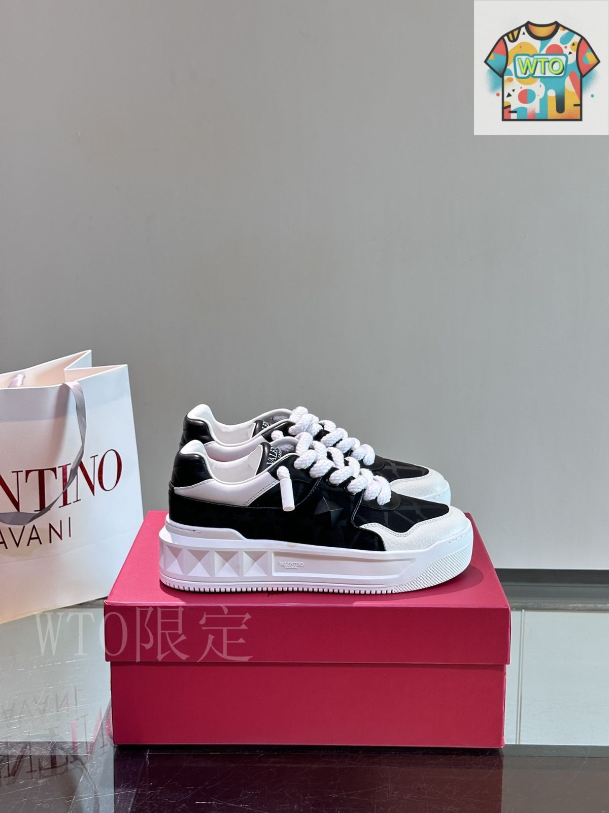 VALENTINO 厚底スニーカー　40 VALENTINOの厚底スニーカー🎅🎄 スニーカー好きなのに背が低く