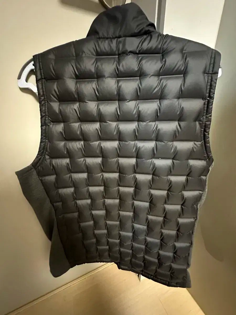 ブラック ダウンベスト