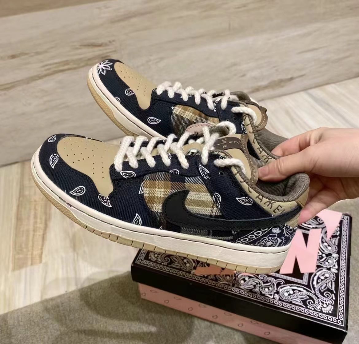 Travis Scott × Nike SB Dunk Low トラヴィススコット × ナイキ SB ダンク ロー スニーカー メンズ レディース